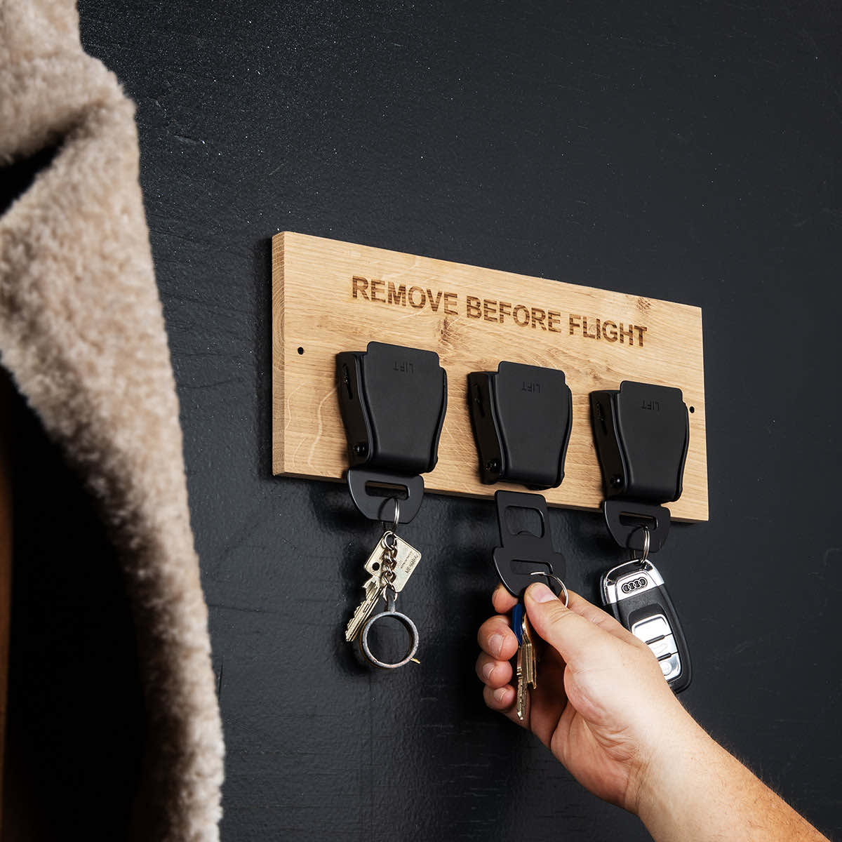 Seatbelt Buckle Key Holder Oak - Black Edition