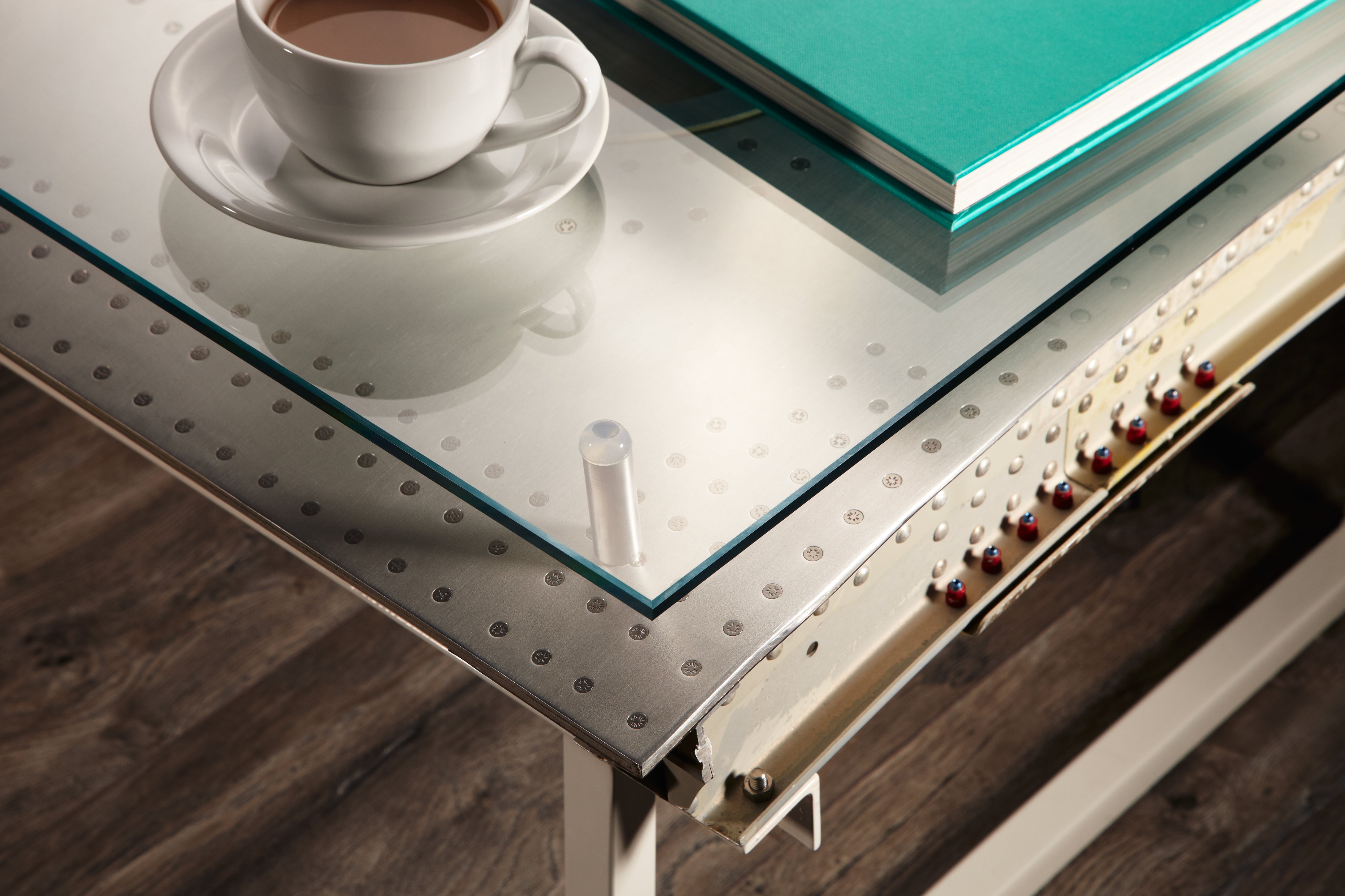 Coffee table Lindbergh silver matte brushed 2 windows