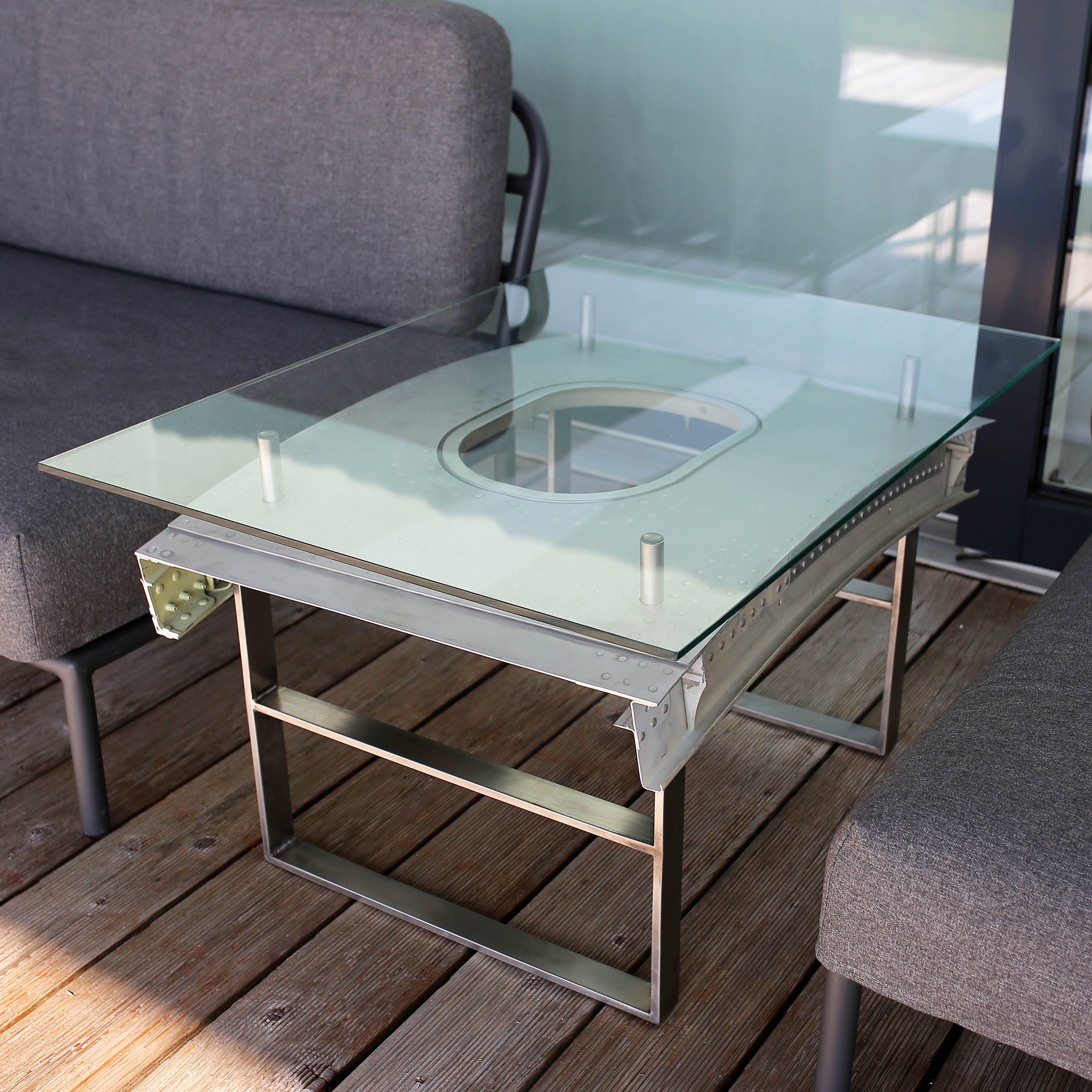 Coffee table Lindbergh silver matte brushed 1 window