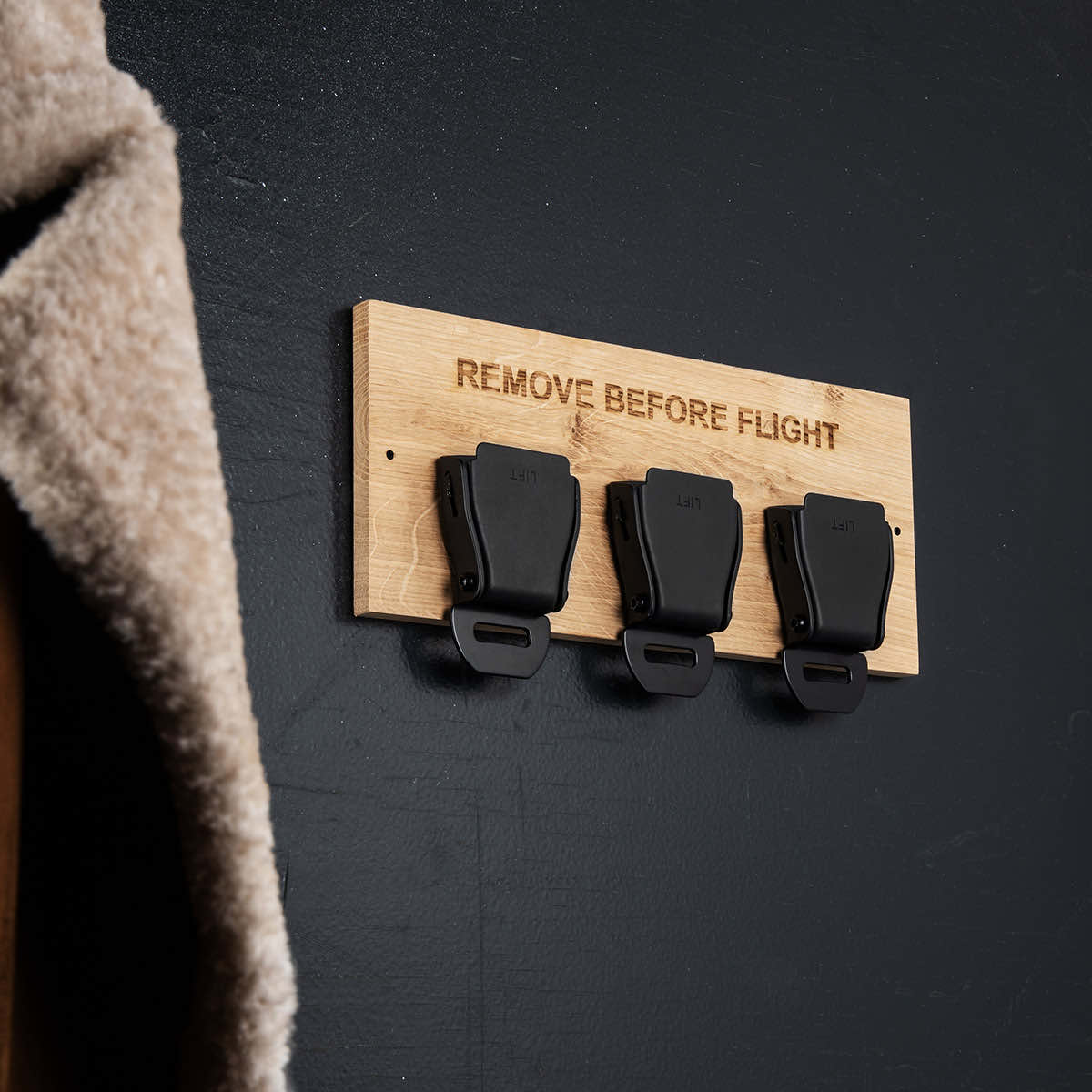 Seatbelt Buckle Key Holder Oak - Black Edition