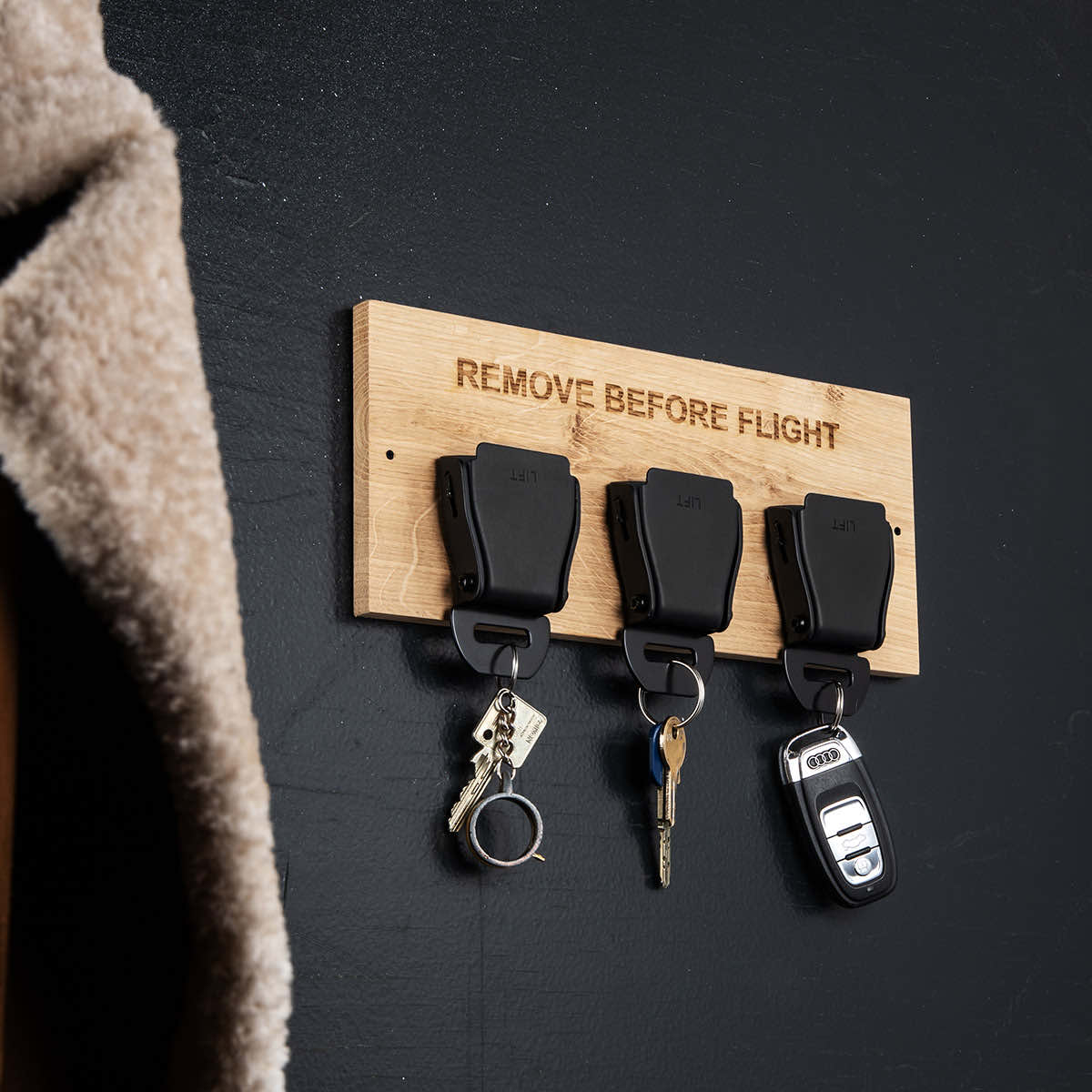 Seatbelt Buckle Key Holder Oak - Black Edition