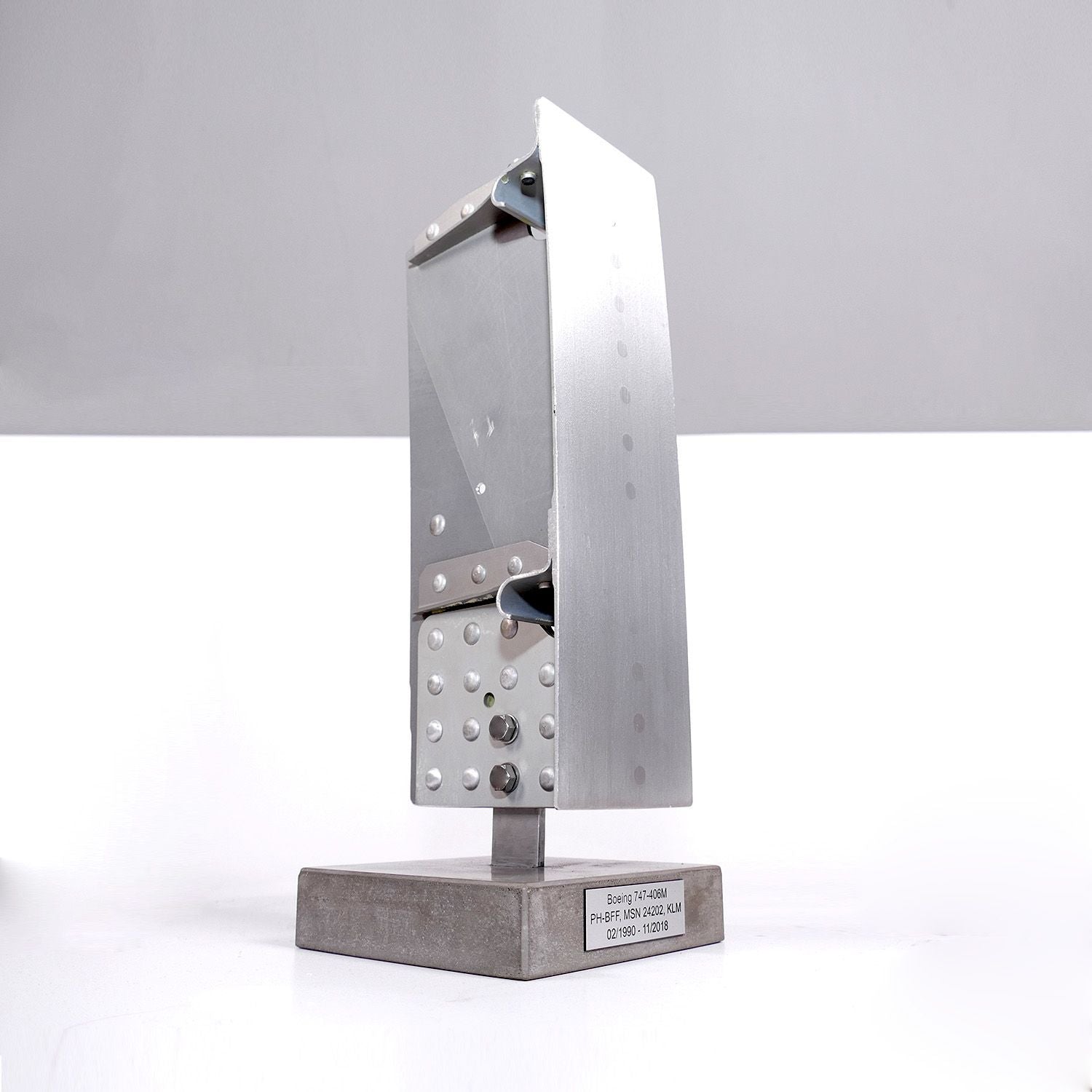 Table sculpture - brushed matte silver