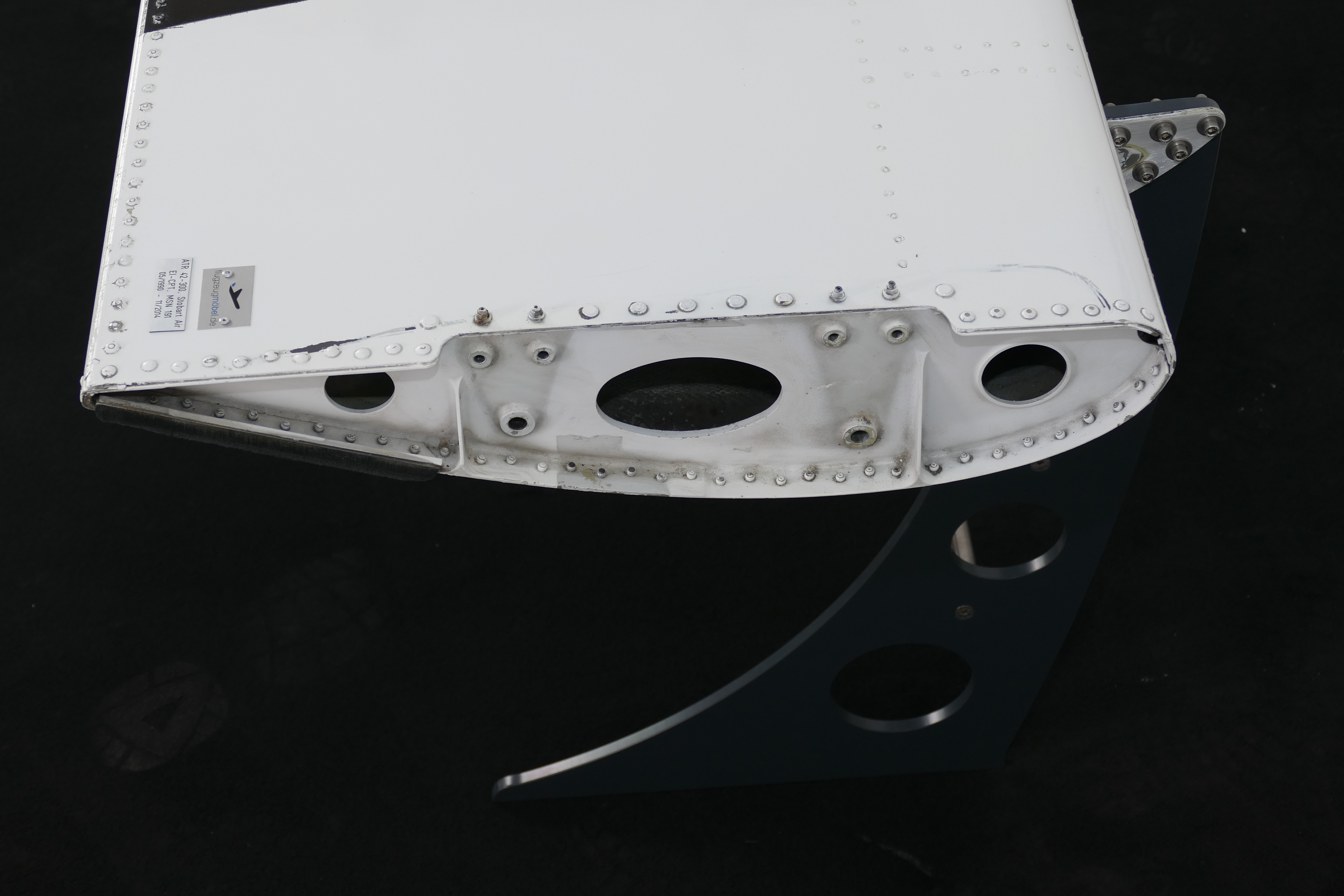 P1120862 Schreibtisch - IB Flap ATR 42/72