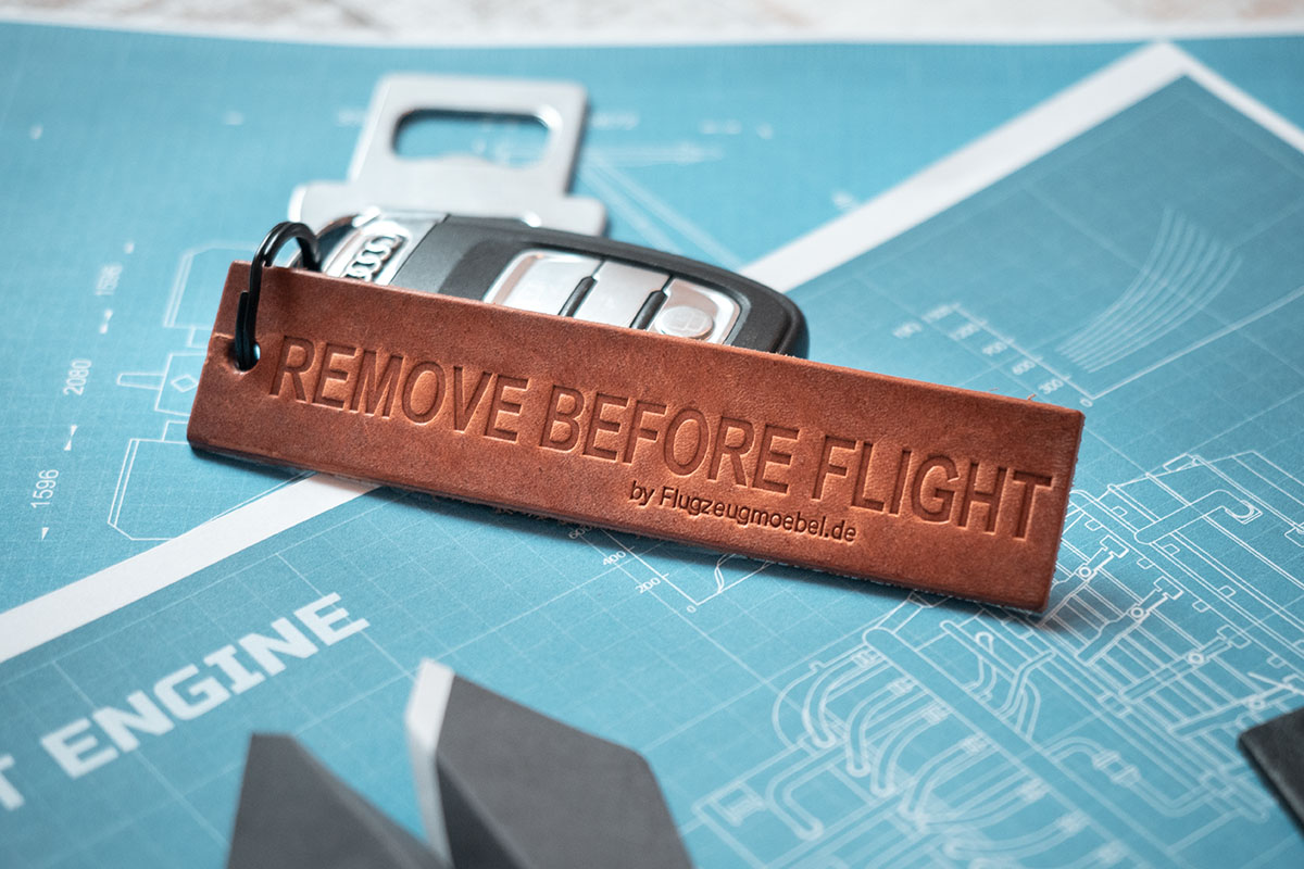 "Remove Before Flight" Schlüsselanhänger (Leder)