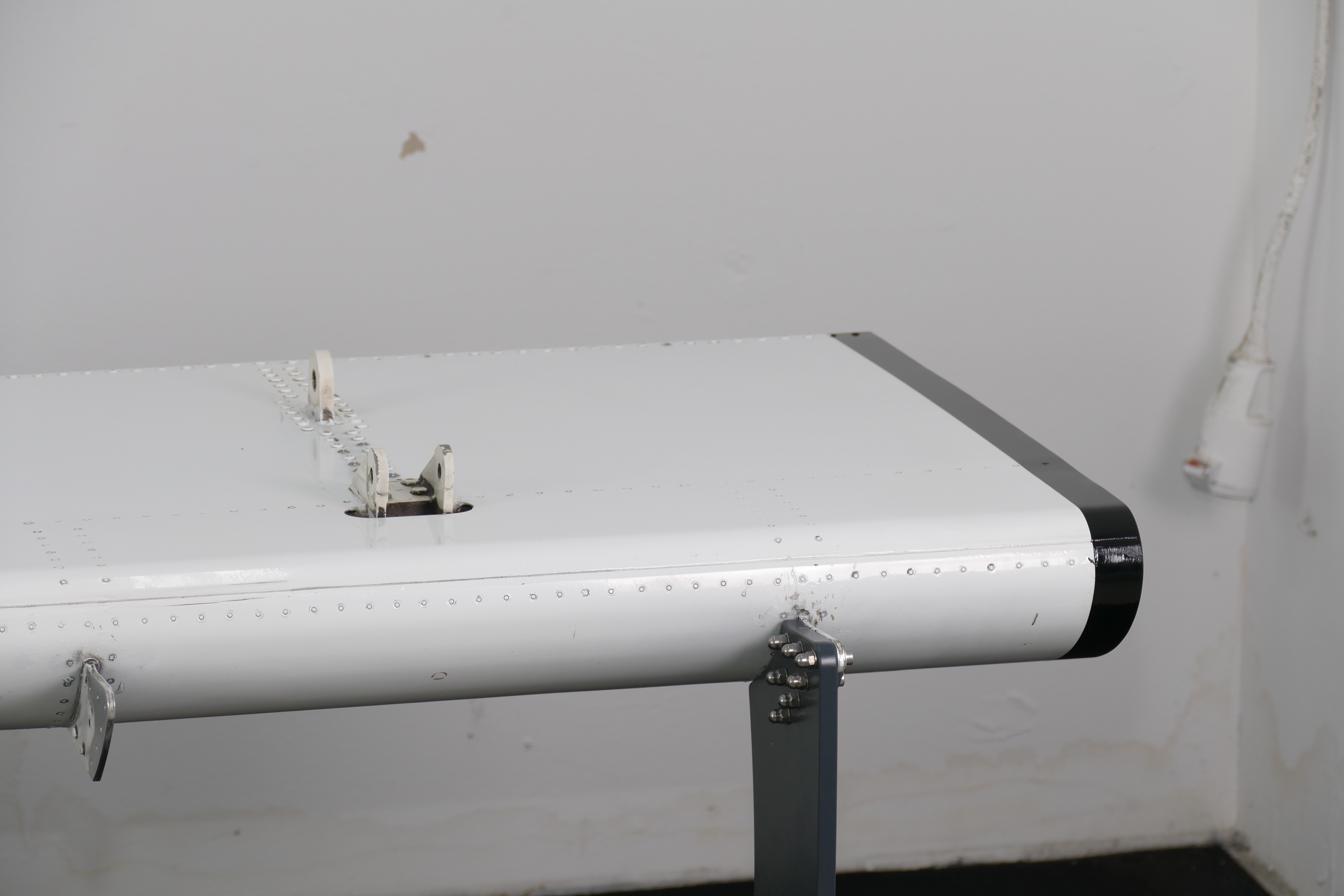 P1120851 Schreibtisch - IB Flap ATR 42/72