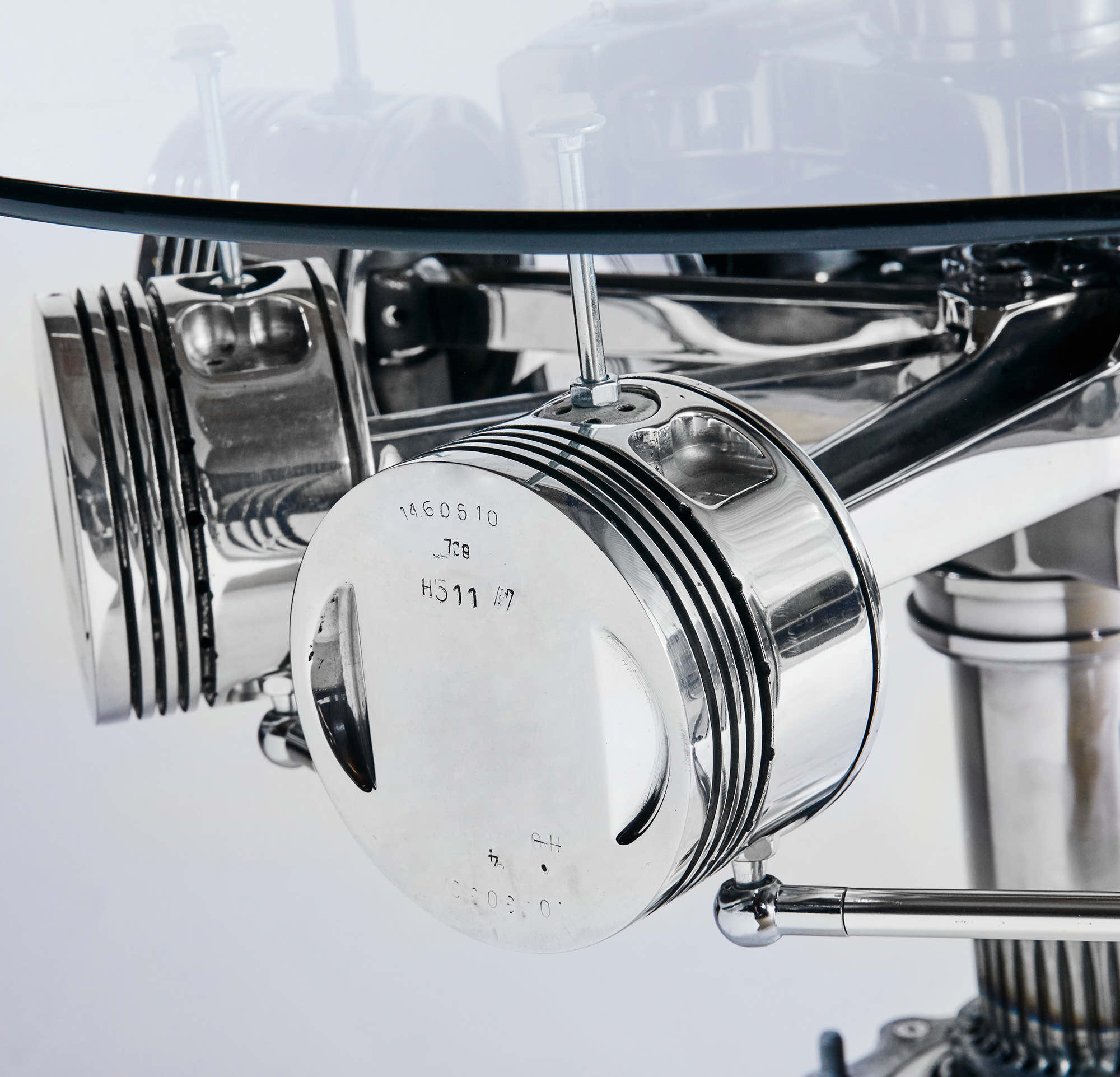 glastisch-klein-detail4-c Beistelltisch - Kurbelwelle aus Sternmotor