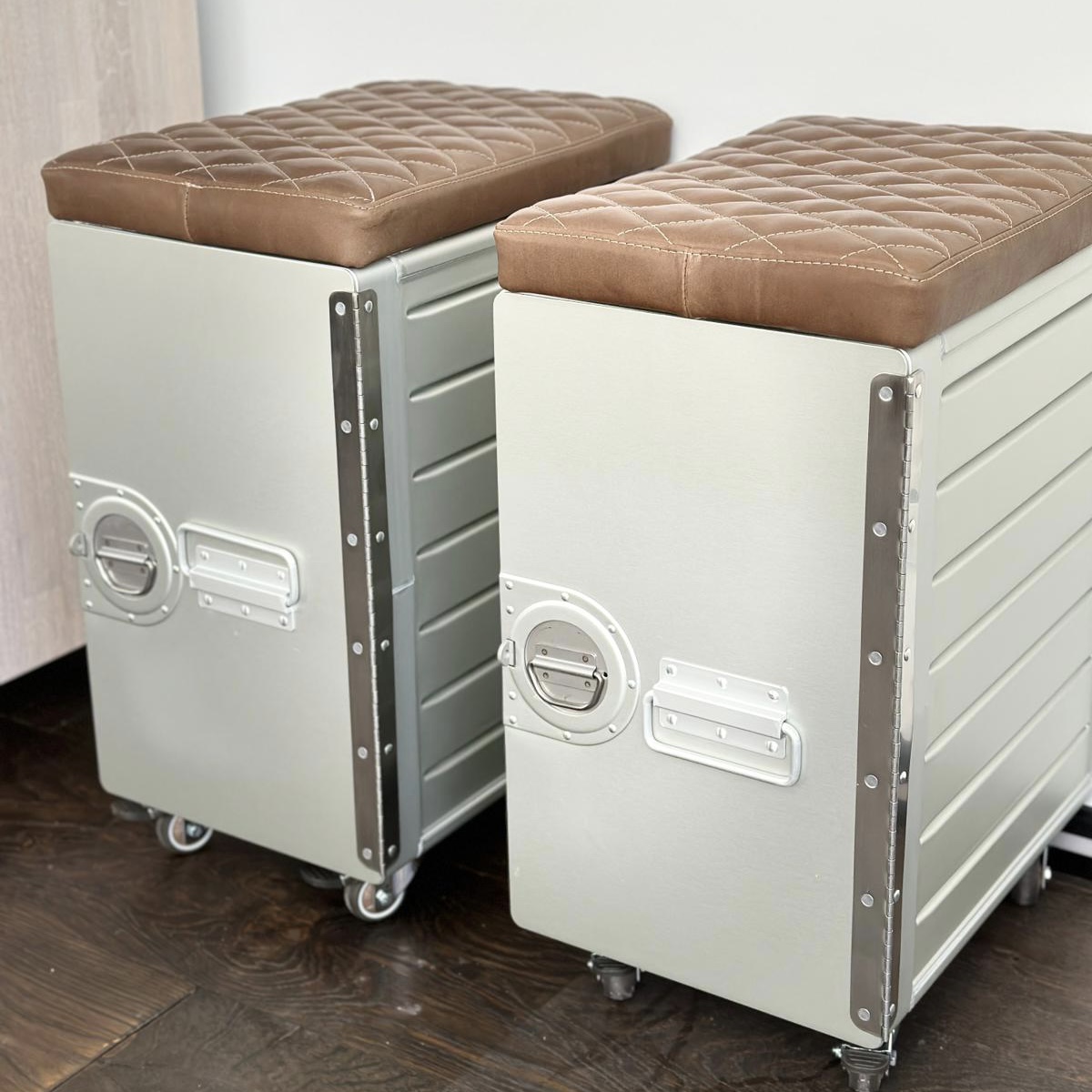 Sitzhocker "Mover" - Standard Unit XL mit Lederkissen