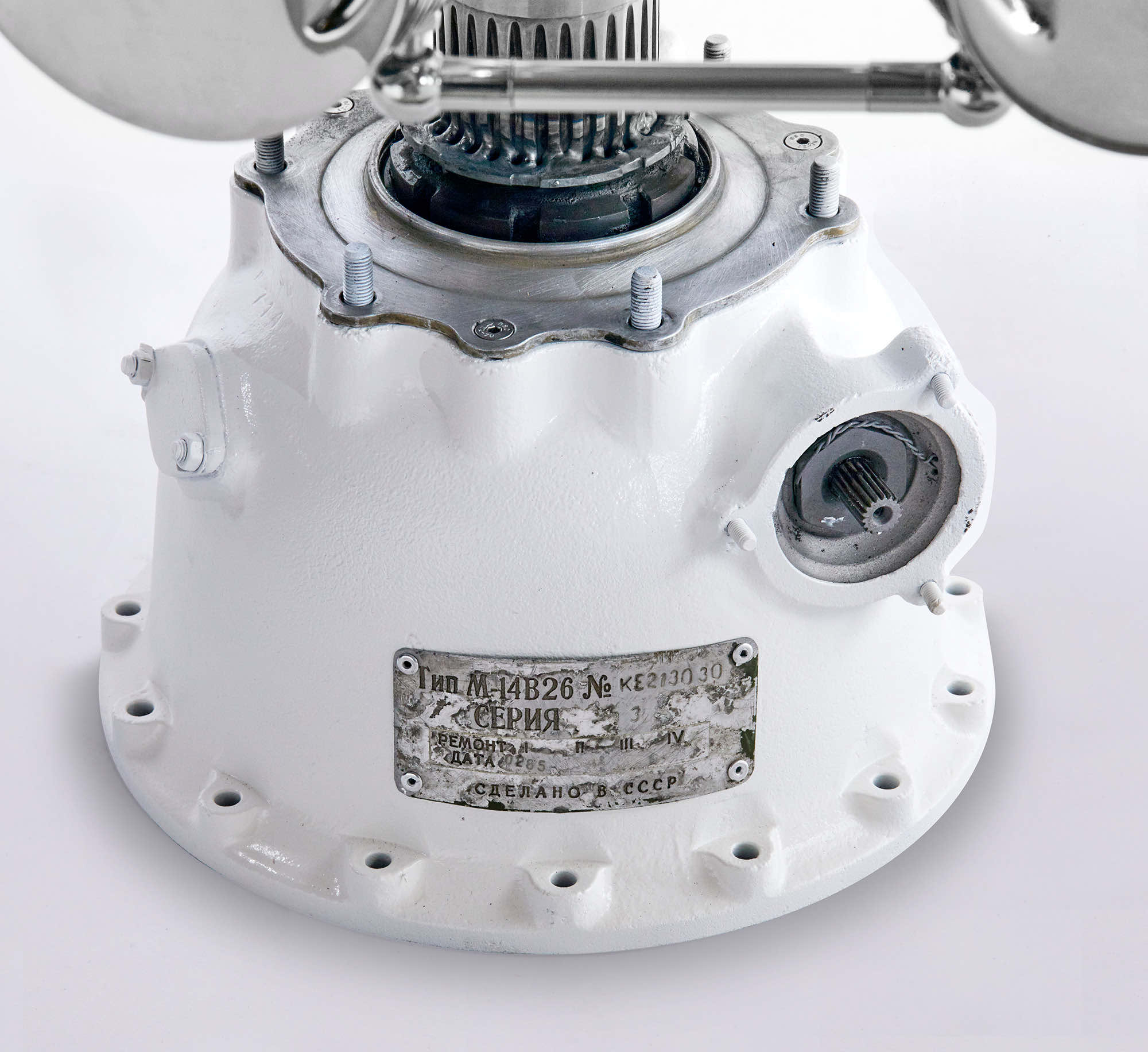 glastisch-klein-detail2-c Beistelltisch - Kurbelwelle aus Sternmotor