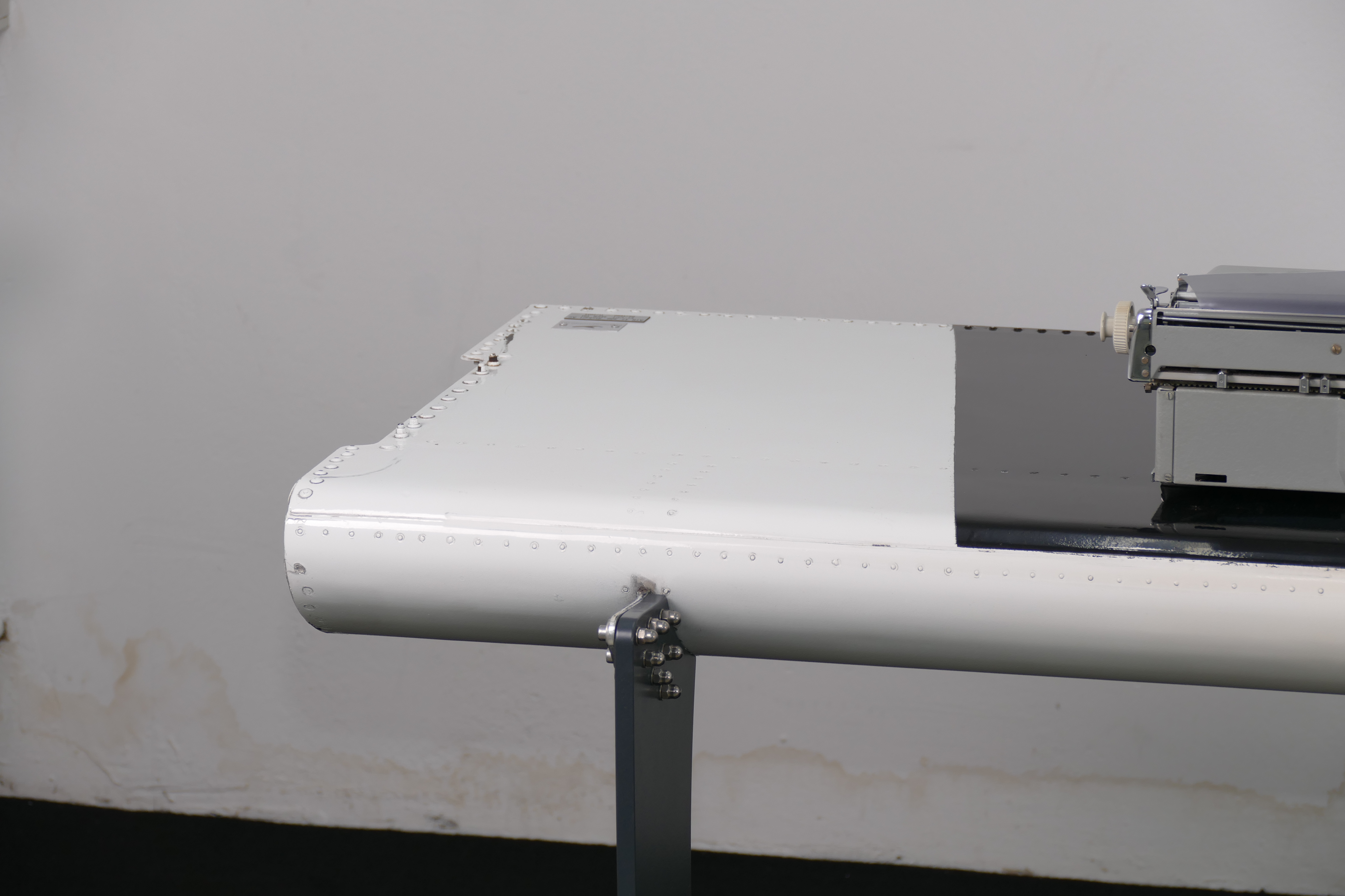 P1120850 Schreibtisch - IB Flap ATR 42/72